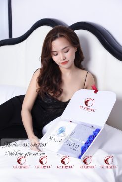 Set 2 khăn thêu quà tặng Mozzafiato