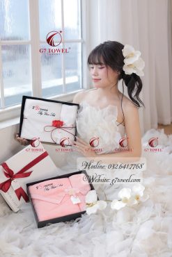 Bộ Khăn Thêu Quà Tặng FOREVER BY YOUR SIDE N01 – Tặng Phái Đẹp, Trọn Vẹn Tình Yêu và Sự Quan Tâm.